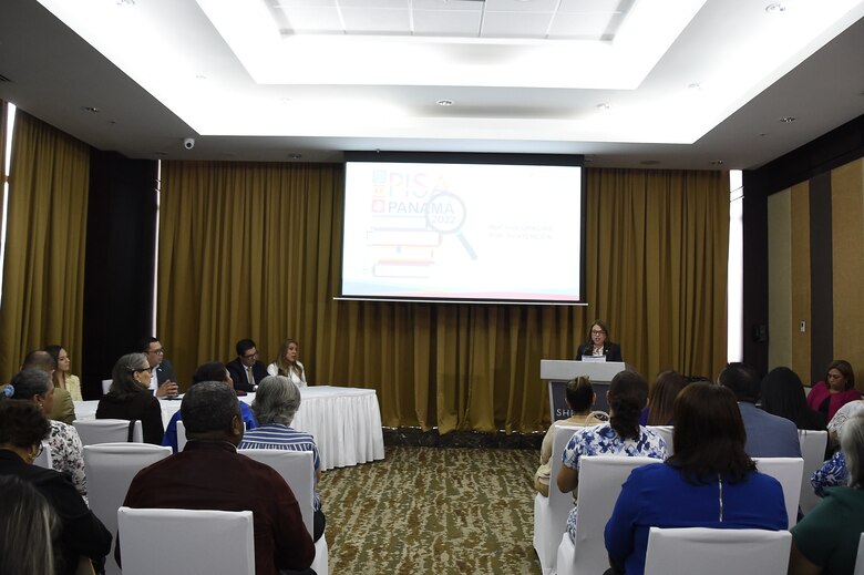 Panamá con más de 100 puntos por debajo del promedio en la prueba PISA