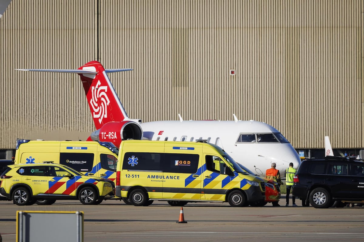 Unos 30 pasajeros desembarcaron en Santa Elena tras producirse primera muerte a bordo