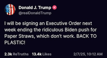 Trump anuncia que acabará con los ‘carrizos’ de papel para volver al plástico