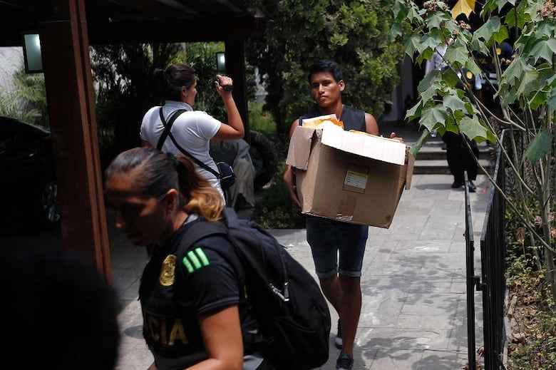 Fiscales allanan la casa del expresidente peruano Alejandro Toledo, acusado de recibir coimas