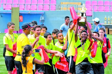 Los reyes de la temporada del fútbol colegial