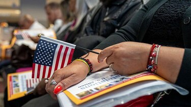 ‘Nuestra vida está en una especie de limbo’: hablan migrantes que estaban a un paso de ser estadounidenses, pero el gobierno de Trump canceló su ceremonia de ciudadanía