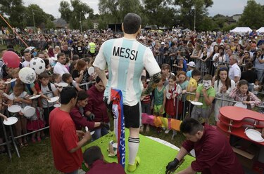 Messi cumple 31 años y recibe tensa felicitación de Sampaoli