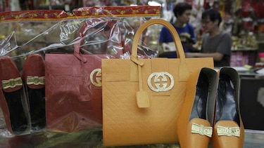 Gucci se disculpa en Hong Kong por intromisión en ritos funerarios