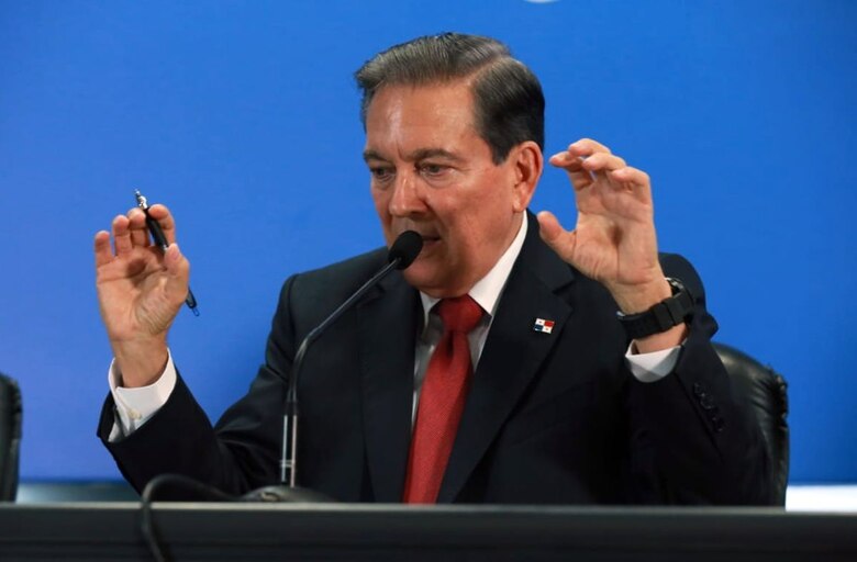 Cortizo separa del cargo al director del Sistema Penitenciario y a tres funcionarios más