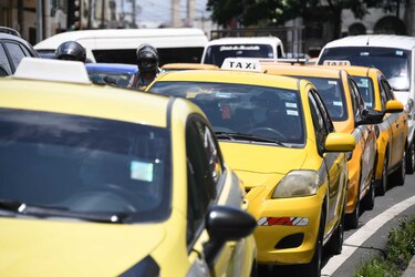 Proyecto de plataformas digitales restringe competencia; reduce de 7 a 3 años la antigüedad de los autos que darían el servicio de transporte