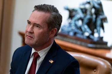 El asesor de Seguridad Nacional de Trump asume ‘plena responsabilidad’ tras la filtración de planes militares