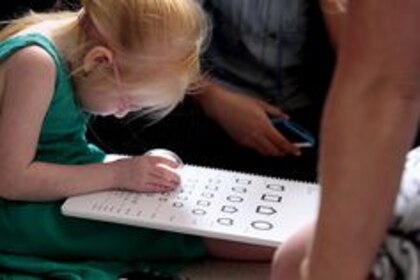 Crean programa para el cuidado de la visión del albino en Panamá