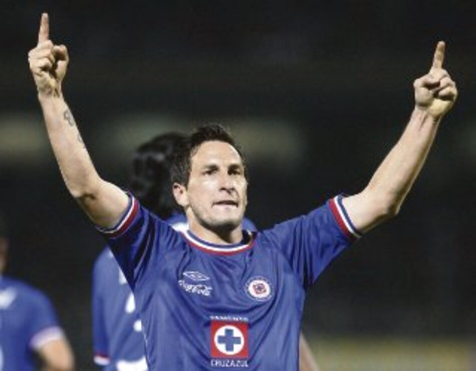 Giménez da victoria a Cruz Azul