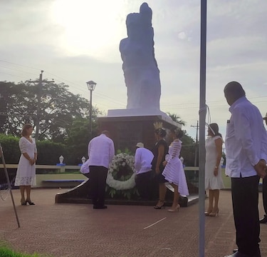 Realizan actos cívicos en La Villa de Los Santos; no hay desfiles patrios