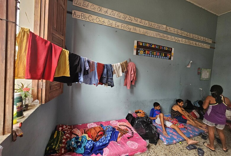 Lluvias por la tormenta Sara causan daños en más de 90 casas en El Salvador