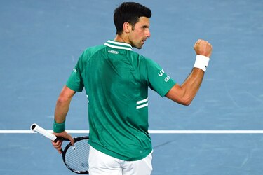 Djokovic comienza el Abierto de Australia superando con facilidad a Chardy