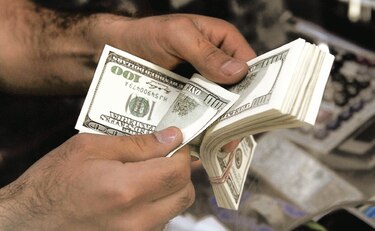 Desempleo y baja capacidad de ahorro diluyen la confianza de los consumidores