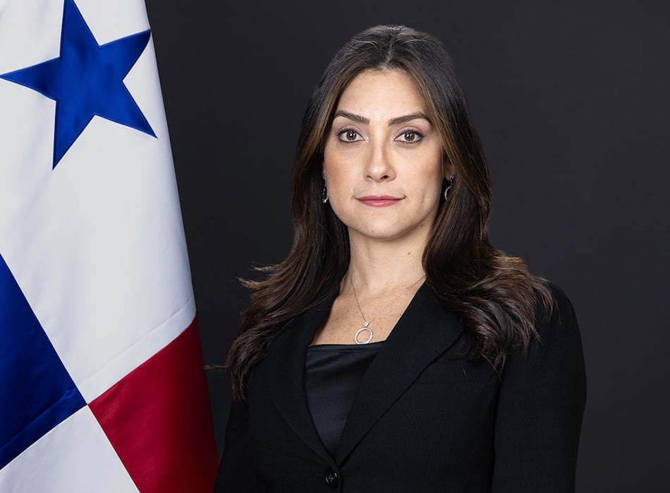 Polémica por designación de exabogada de Cobre Panamá como viceministra de Comercio Exterior