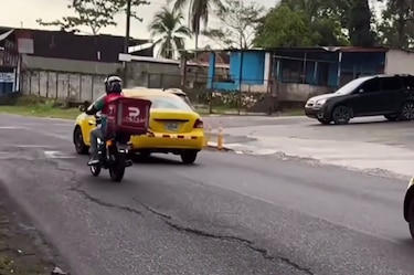 Tramo de la vía en La Cabima, en Panamá norte, presenta riesgo de colapso