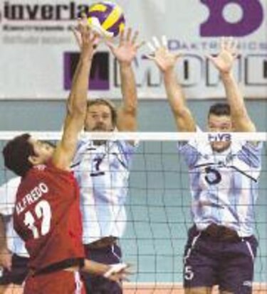 Perú elimina a Argentina en voleibol