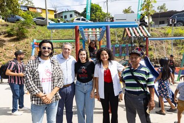 Banesco Panamá presenta en San Miguelito, su tercer Parque de Amor, hecho 100% con descartes plásticos