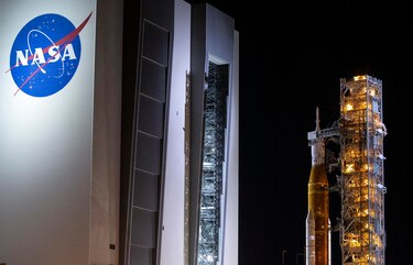 La nave Orión vuelve a acercarse a la Luna en su viaje de vuelta a la Tierra
