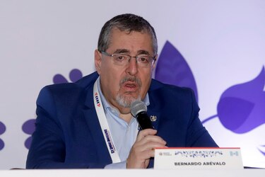 Presidente electo de Guatemala vuelve a su país tras ‘asalto’ de la Fiscalía