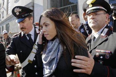 Berlusconi 'contaminó' pruebas y compró testigos en caso Ruby, según jueces