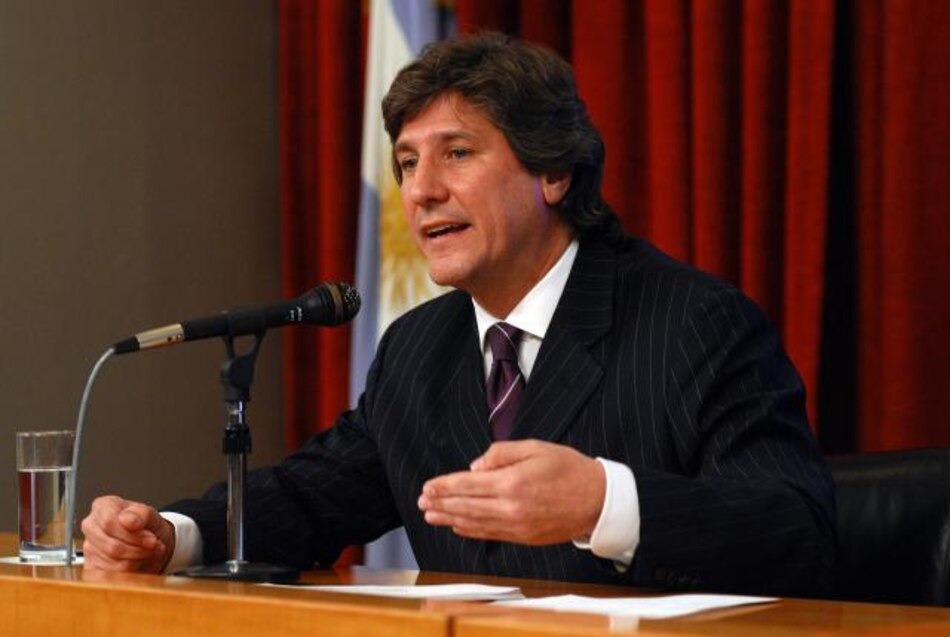 Justicia procesa al vicepresidente argentino en caso de corrupción