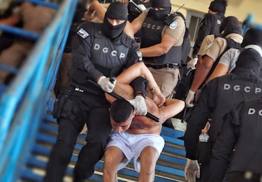 El Salvador quintuplica la pena máxima por pertenecer a pandillas