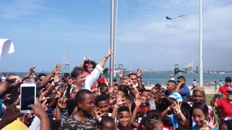 'Vamos a gozar esta fiesta en Colón y que la gente done al Teletón', Varela