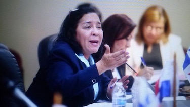 Ministra de Educación sustenta traslado de partidas en la Asamblea