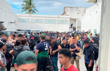 Rescatan en México a 600 inmigrantes que viajaban en tráileres