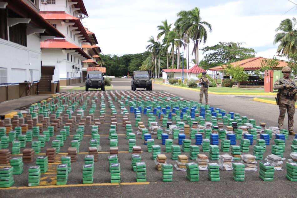 Autoridades decomisan en Colón 4 mil 489 kilos de cocaína en tres contenedores