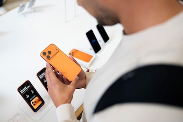 Quién es John Ternus, el ingeniero que será el nuevo CEO de Apple (y qué significa para el futuro de la empresa)