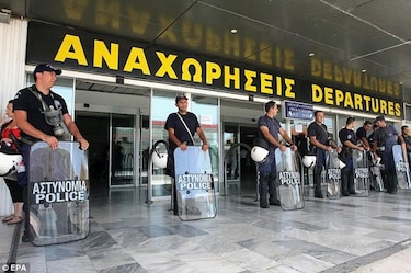 Encuentran en Grecia cocaína enviada por correo desde Panamá; estaba oculta en motores de barco