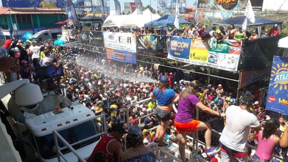 Cientos disfrutaron último día de Carnaval en Chitré