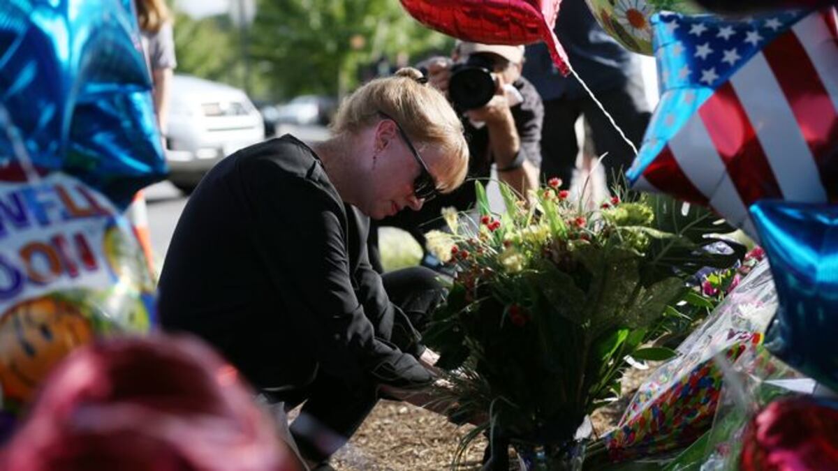 Muestras de dolor y tributos por dos periodistas asesinados en Estados Unidos