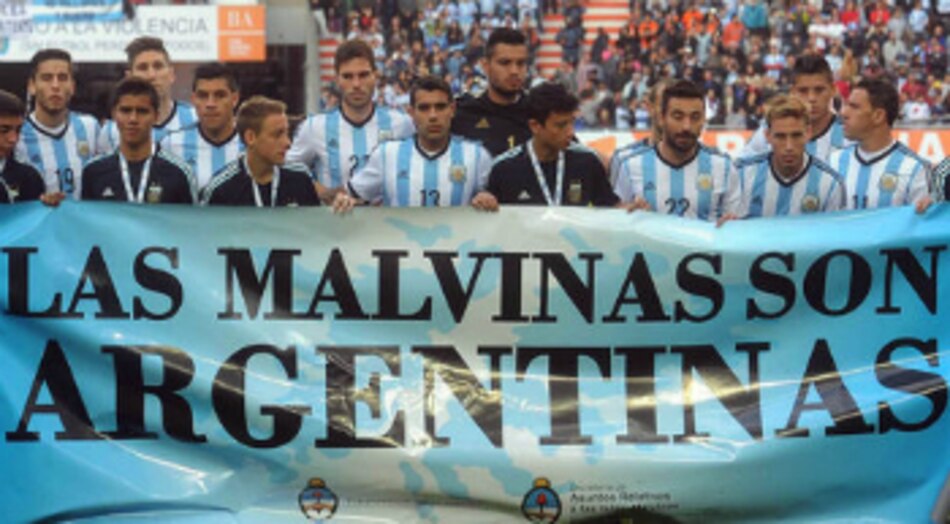 FIFA multa a la AFA por pancarta 'Las Malvinas son argentinas'