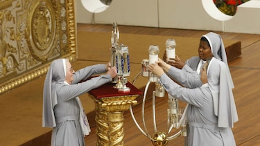 El Vaticano prohíbe el comercio de reliquias