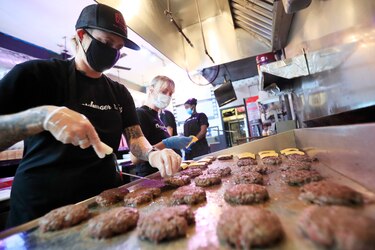 Restaurantes se entrenan para hacerle frente a la nueva dinámica de servicio en medio del Covid-19