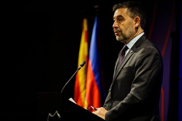 El presidente del FC Barcelona Josep Maria Bartomeu anuncia su dimisión