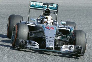Hamilton supera a Vettel en ensayos