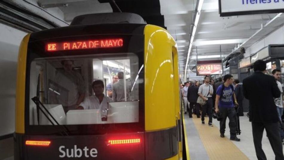 Las mascotas ya pueden viajar en el metro de Buenos Aires
