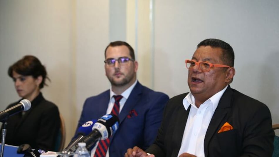 Grupos de la sociedad civil irrumpen en conferencia donde empresa justifica proyecto en isla Boná