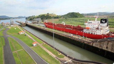 Canal de Panamá elimina restricción de calado de buques