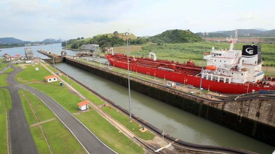 Canal de Panamá elimina restricción de calado de buques