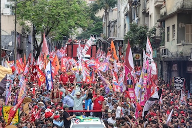 ‘El último baile’: Lula cierra su campaña en São Paulo ante una multitud vestida de rojo