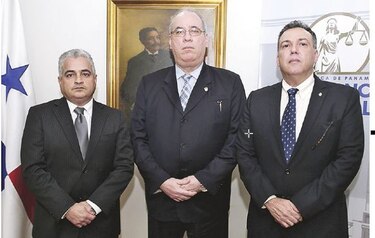 Polémica por la reelección de José Ayú Prado