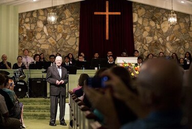 Jimmy Carter imparte clase en su iglesia bautista