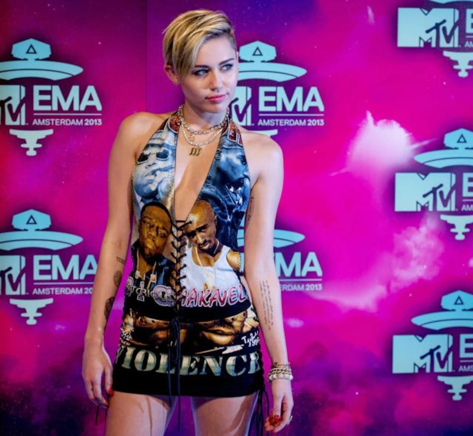 Autoridades holandesas investigan si Miley Cyrus fumó un porro