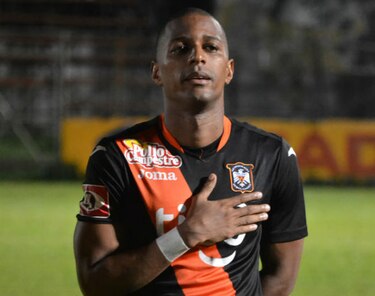 Legionarios envían el balón al fondo de las redes