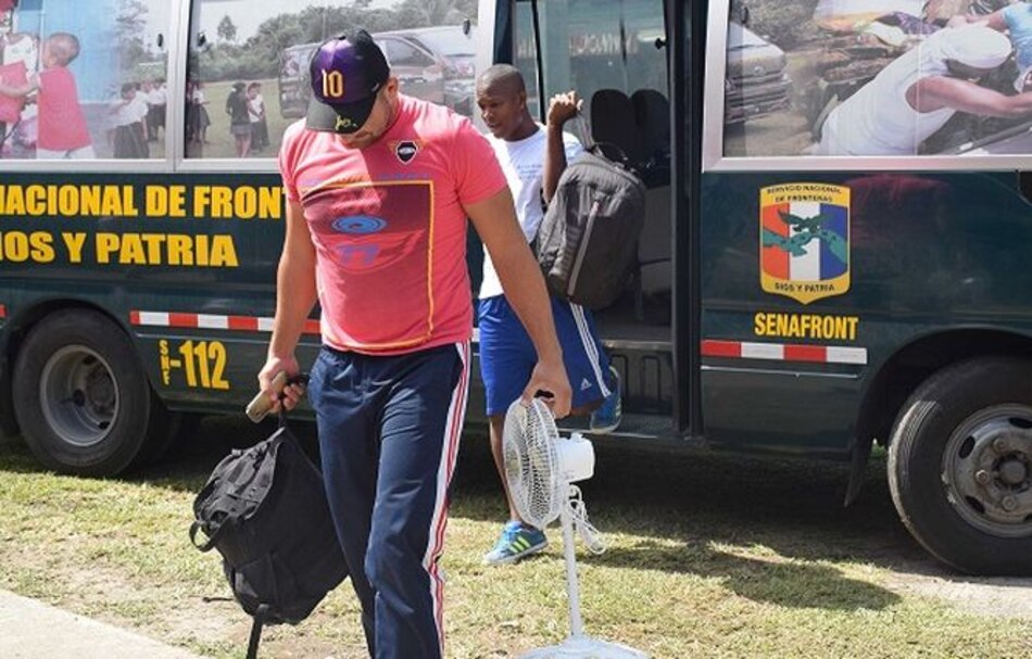 Panamá impide el ingreso de 300 cubanos y africanos en la frontera con Colombia