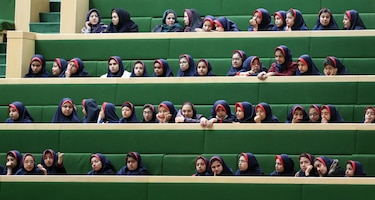 Irán confirma detenciones por los envenenamientos a niñas en centros educativos
